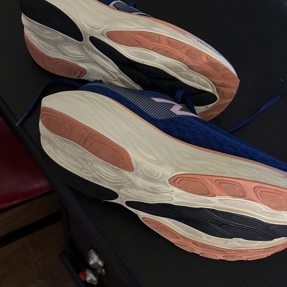 New Balance women’s athletic shoes - Picture 8 of 8